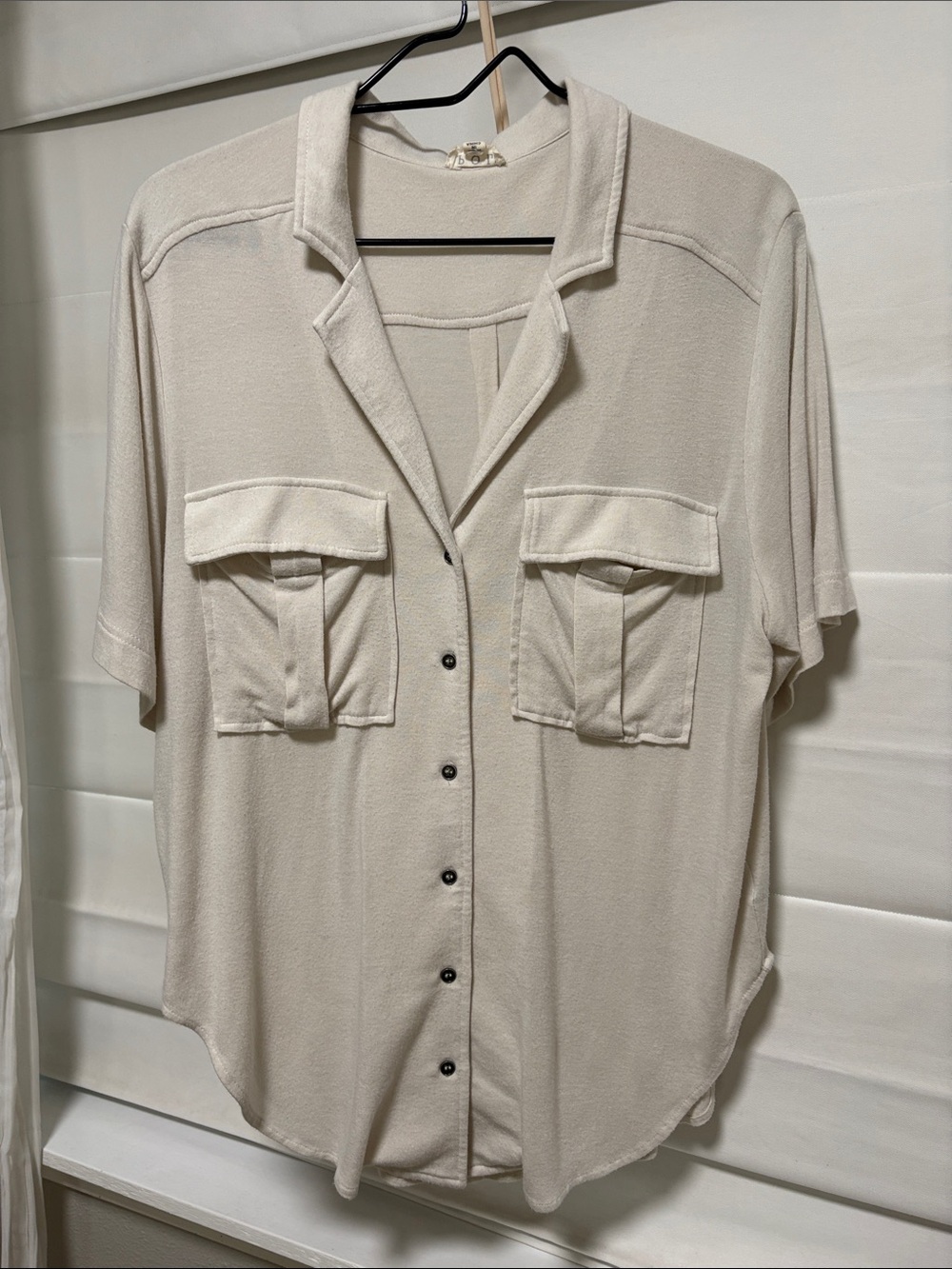 POL Men's Short-Sleeve Button-Down Shirt in Light Cream